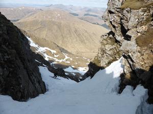 South Gully, Ben Lui: Descending the left hand options (in ascent) of South Gully from the ridge. Photo: Scott Muir