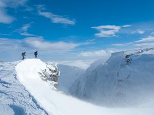 Black Spout, Lochnagar: North-East Corrie: The top of Black Spout, checking out the entry. Photo: Dave Smith