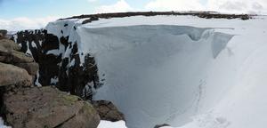 Black Spout, Lochnagar: North-East Corrie: The reliable skiers left entrance, April 2014 Photo: Scott Muir