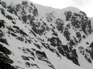 Central Gully, Cairngorm: Coire an t-Sneachda: Skiing Central Gully Photo: Blair Aitken