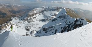 East Face / Right Gully, Sgùrr an Lochain, Kintail: The top of the NE ridge, and the entry to the East face. Photo: Scott Muir