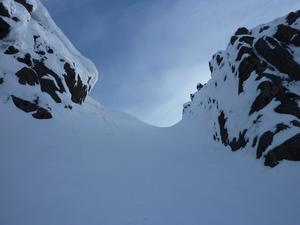 The Couloir, Cairngorm: Coire an Lochain: A few turns in, looking back up the gully to the saddle. Photo: Scott Muir