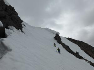 Col Gully, Braeriach - Garbh Choire Mór: High up Col Gully, with the rock fin on the right. Photo: Scott Muir