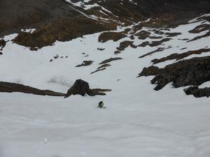 Col Gully, Braeriach - Garbh Choire Mór: Skiing Col Gully, May 2014 Photo: Scott Muir