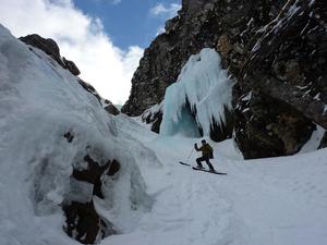 Raeburn's Gully, Creag Meagaidh: Just below the 'Blue Icicle', and the narrow section of Raeburn's Gully Photo: Scott Muir