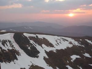 Feadaige Gully, Lochnagar: The Stuic: A late season view of the gully from the summit of The Stuic Photo: Scott Muir