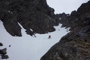 Summit/Pinnacle Gully, Blá Bheinn: In the dead end of Summit Gully, taken from the point above the drop Photo: Scott Muir